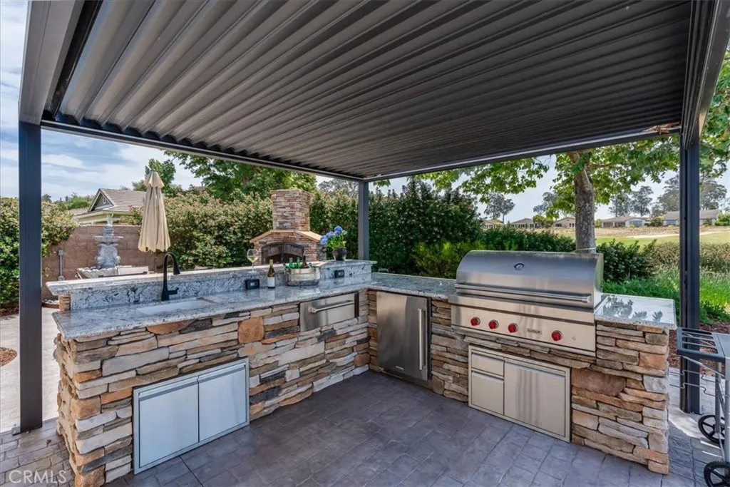 Gorgeous New Outdoor Kitchen With High-End Appliances