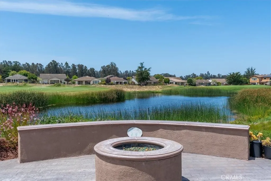 Firepit - Lake & Golf Course Backdrop