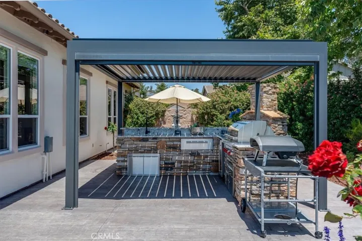 An Outdoor Kitchen to Fall in Love With