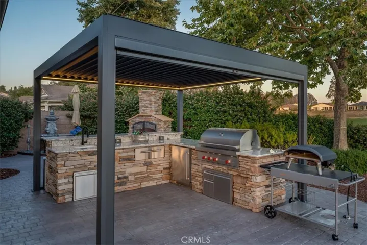 Outdoor Kitchen 
Fit for a Chef