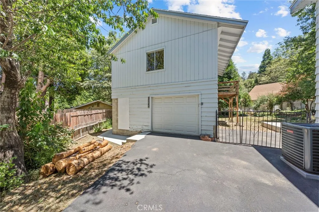 Detached Garage