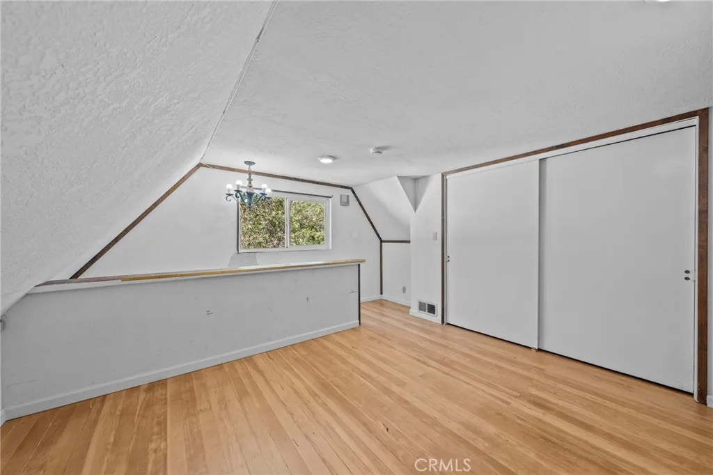 Upstairs Bedroom/Loft has closet