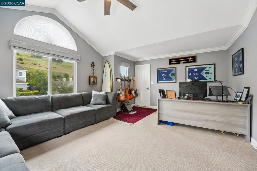 Upsairs office/Familyroom