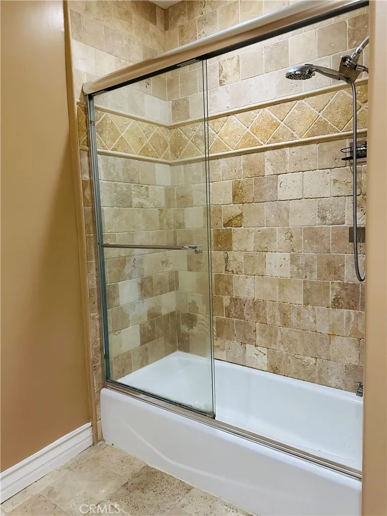 Hallway full​​‌​​​​‌​​‌‌​​‌​​​‌‌​​​‌​​‌‌​​‌‌​​‌‌​​​​ bathroom