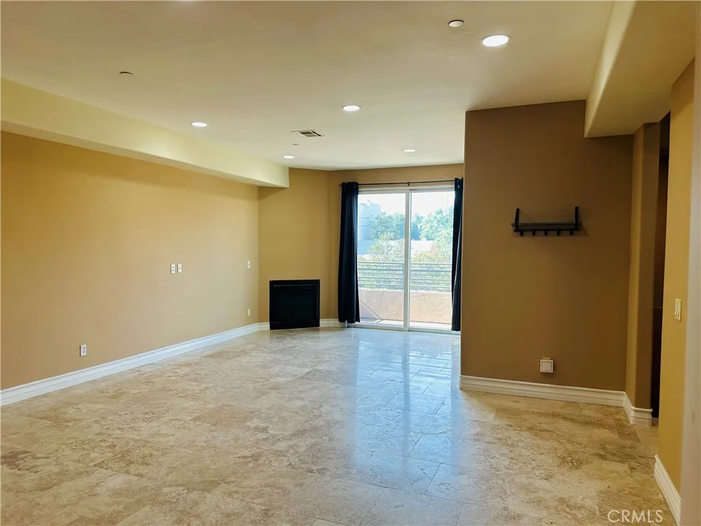 Spacious living room