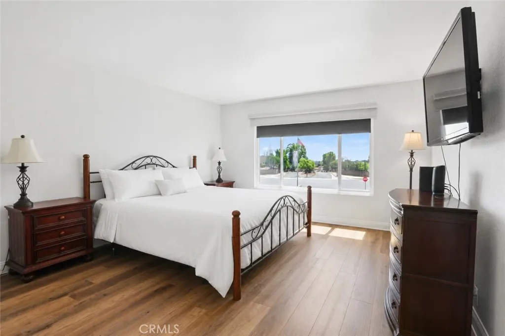 Bedding and pillows enhanced with AI