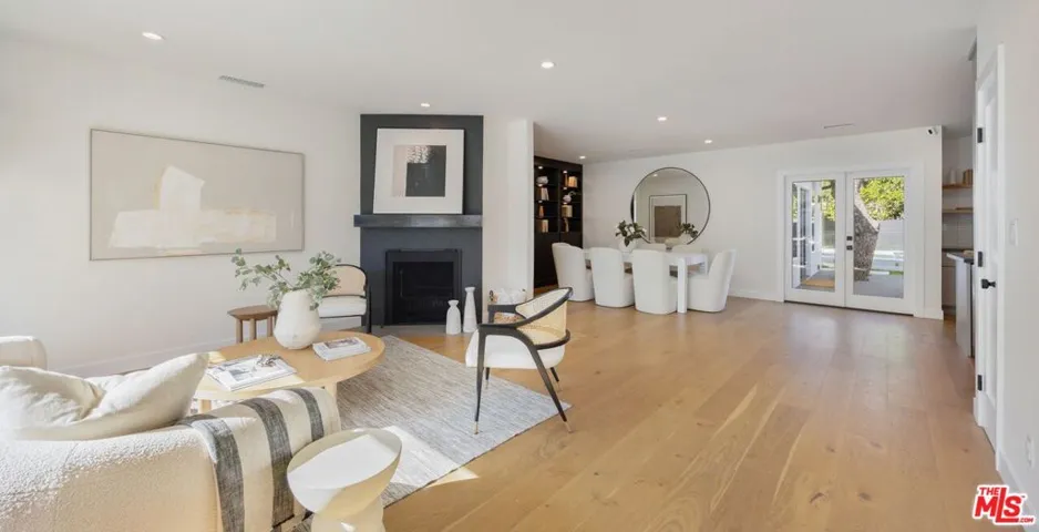 3953 S Victoria Avenue, Los Angeles, California 90008