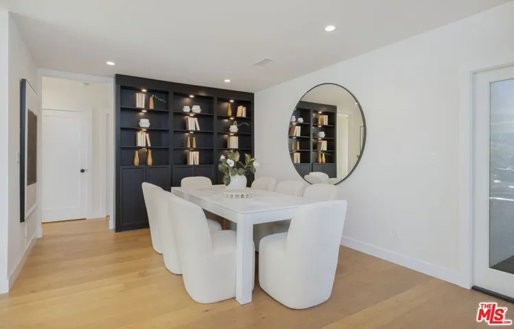 3953 S Victoria Avenue, Los Angeles, California 90008