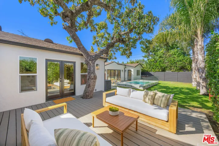 3953 S Victoria Avenue, Los Angeles, California 90008