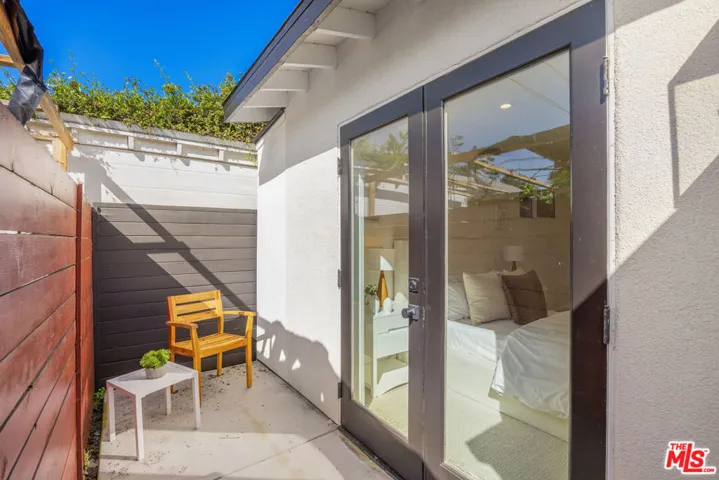 3953 S Victoria Avenue, Los Angeles, California 90008