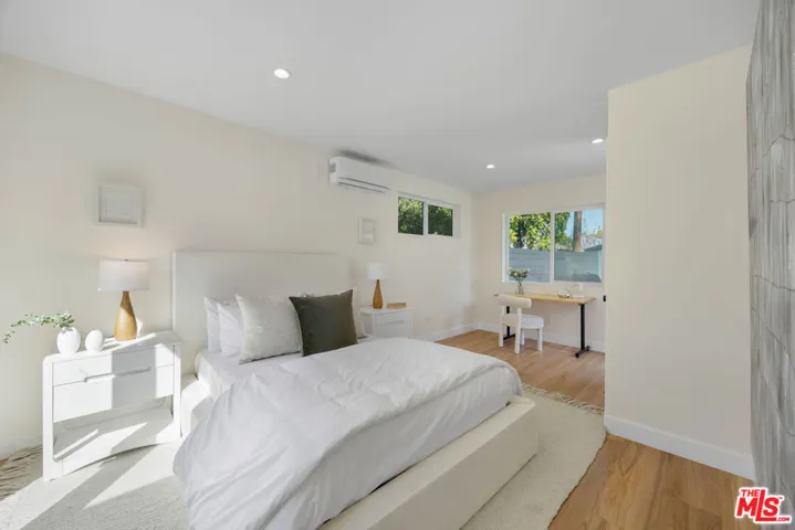 3953 S Victoria Avenue, Los Angeles, California 90008