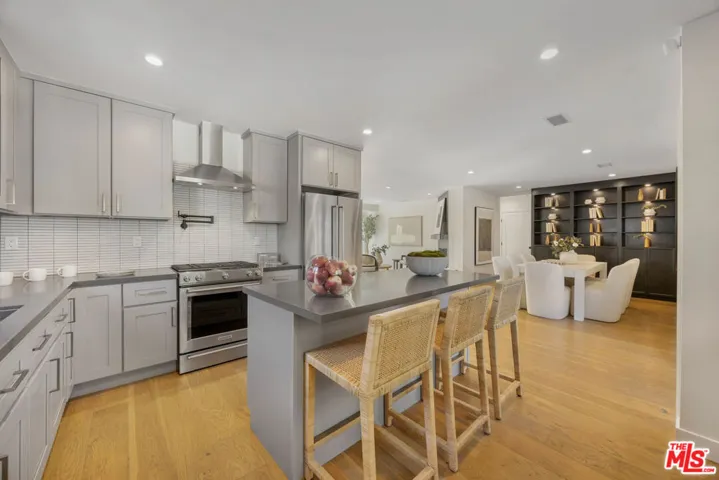 3953 S Victoria Avenue, Los Angeles, California 90008