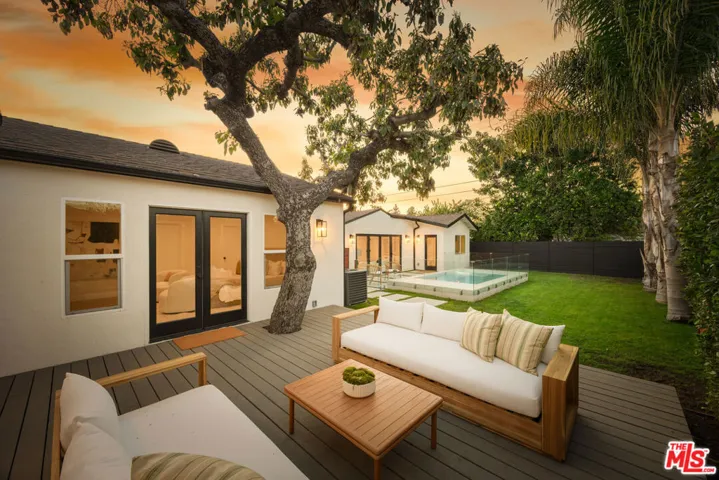 3953 S Victoria Avenue, Los Angeles, California 90008