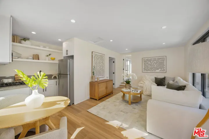 3953 S Victoria Avenue, Los Angeles, California 90008