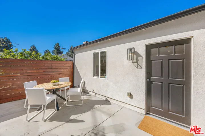 3953 S Victoria Avenue, Los Angeles, California 90008