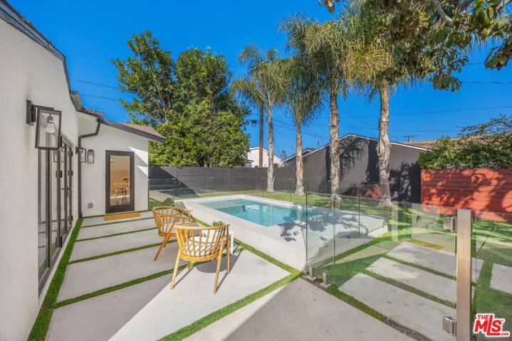 3953 S Victoria Avenue, Los Angeles, California 90008