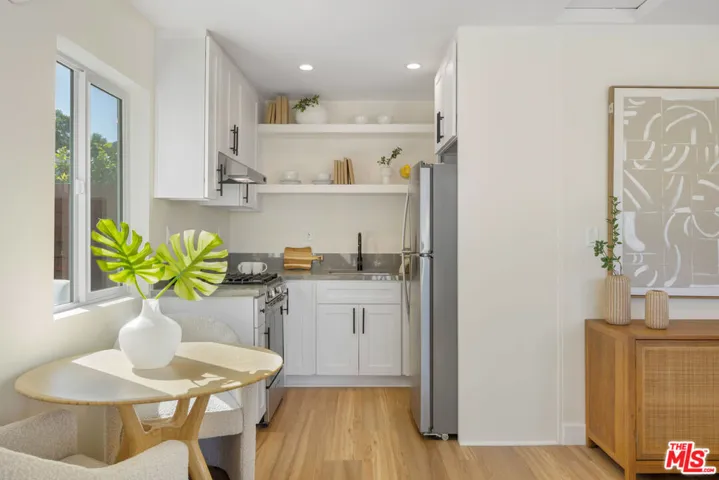 3953 S Victoria Avenue, Los Angeles, California 90008