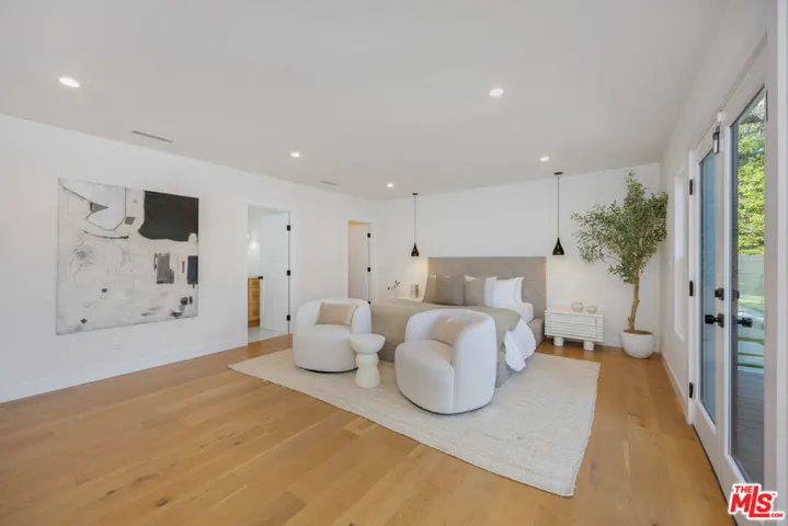 3953 S Victoria Avenue, Los Angeles, California 90008