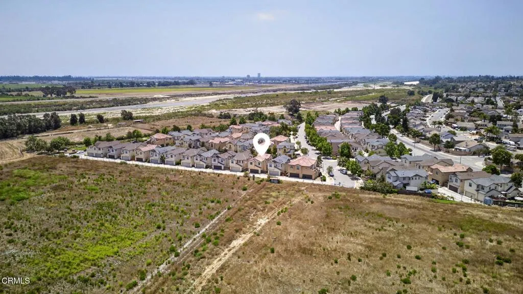 70-web-or-mls-Upmarketmedia_1766Daf-aer-