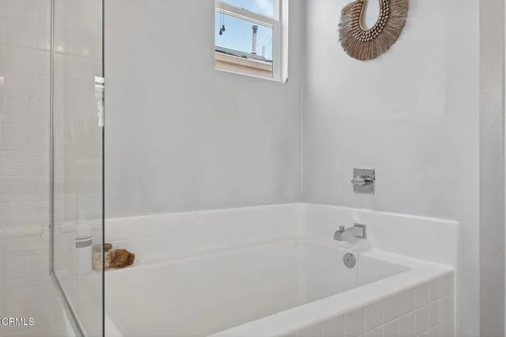 40-web-or-mls-Upmarketmedia_1766Daf-123