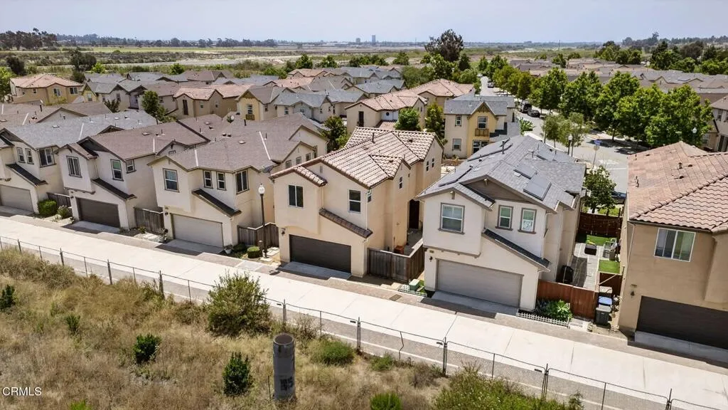 66-web-or-mls-Upmarketmedia_1766Daf-aer-