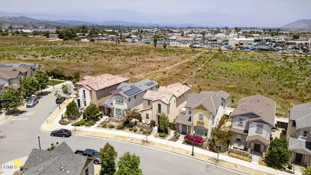 63-web-or-mls-Upmarketmedia_1766Daf-aer-