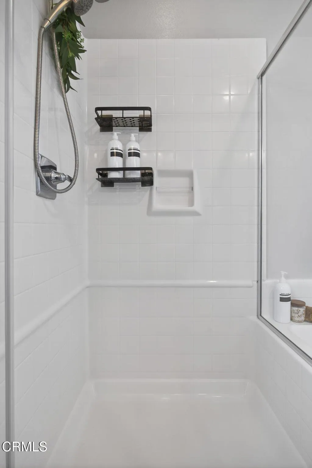 39-web-or-mls-Upmarketmedia_1766Daf-118
