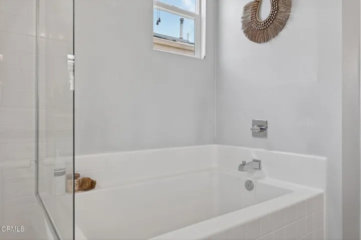 40-web-or-mls-Upmarketmedia_1766Daf-123