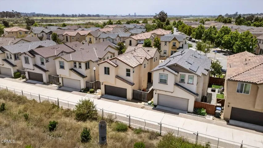 66-web-or-mls-Upmarketmedia_1766Daf-aer-