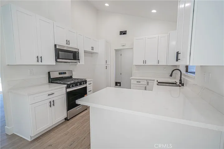 22514 Los Tigres, Saugus, California 91350