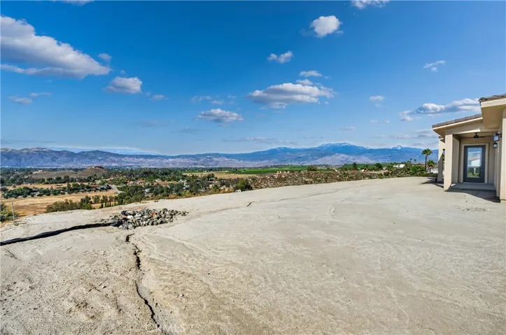 42340 Segner Drive, Hemet, California 92544
