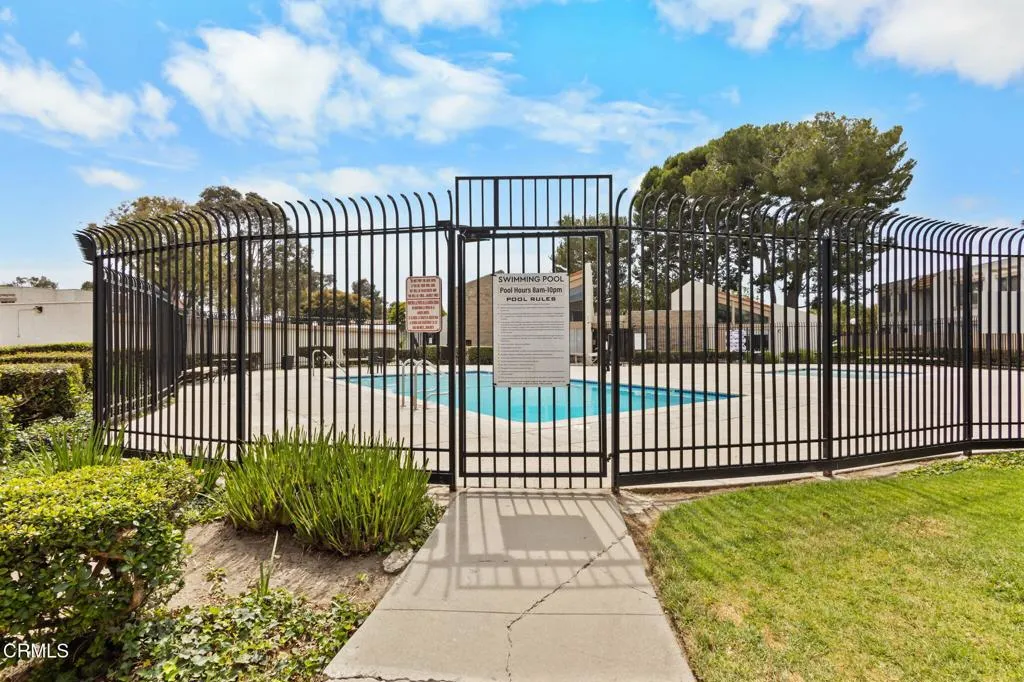 2578 Bolker Dr Pool