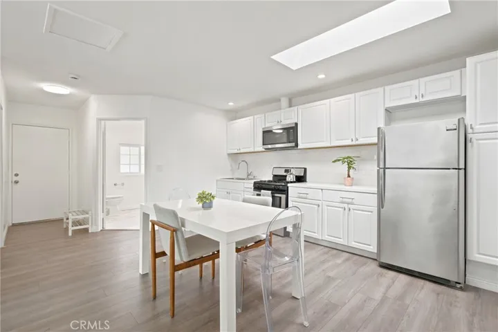 11822 Exposition Boulevard, Los Angeles, California 90064