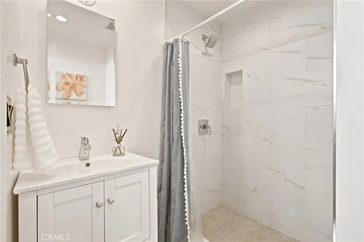 11822 Exposition Boulevard, Los Angeles, California 90064