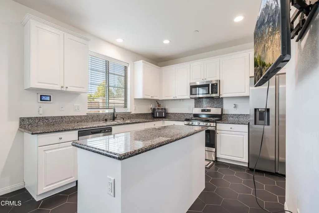 344 Campbell Court-16
