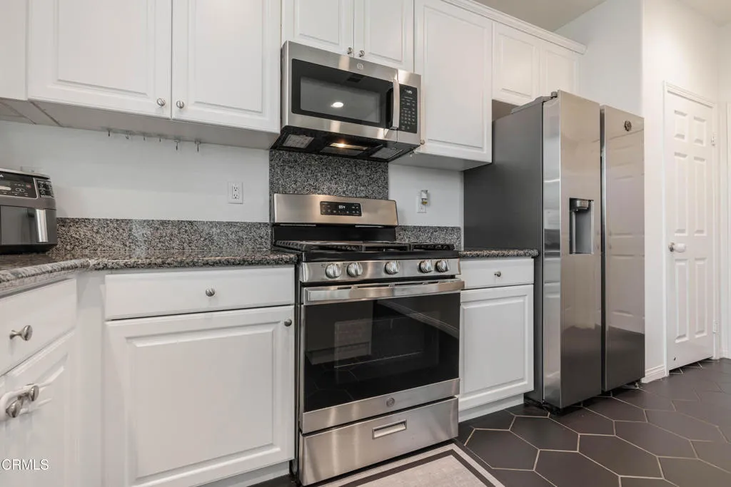 344 Campbell Court-20