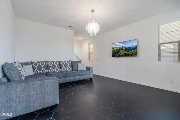 344 Campbell Court-12
