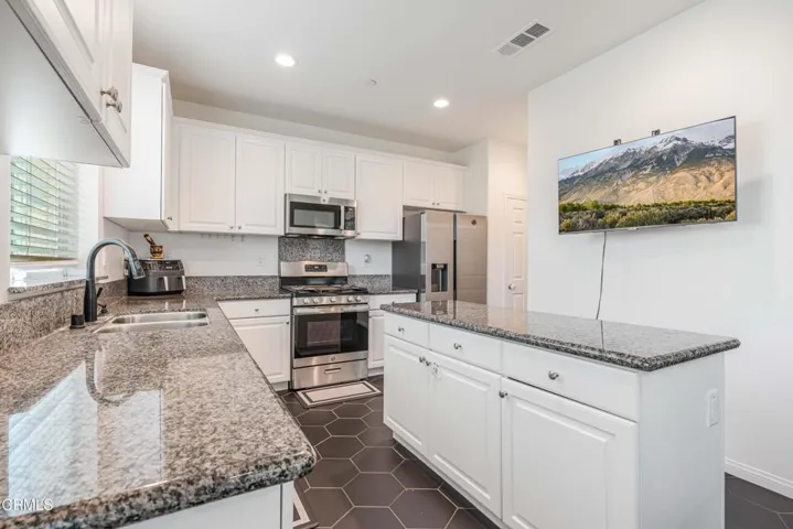 344 Campbell Court-17