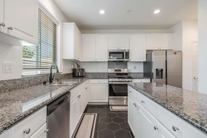 344 Campbell Court-18