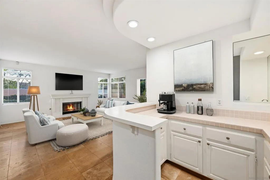 https://zimg.paragon.ice.com/ParagonImages/Property/PA/SDMLS/-516394/24/533/400/a8aa819ee69efa4be010f3c830152f78/3/34be9298e8ed6ac6928d1d7de57a0ab1/-516394-24e95645-501c-483a-8dec-d54bad738eeb.JPG