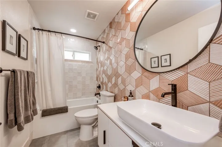 750 E Wood Duck Circle, Fresno, California 93730
