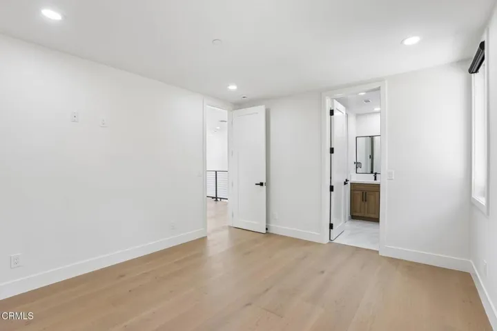 40-web-or-mls-Kamet Ct-S1006-036