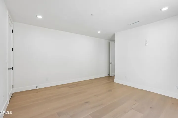 30-web-or-mls-Kamet Ct-S1006-026