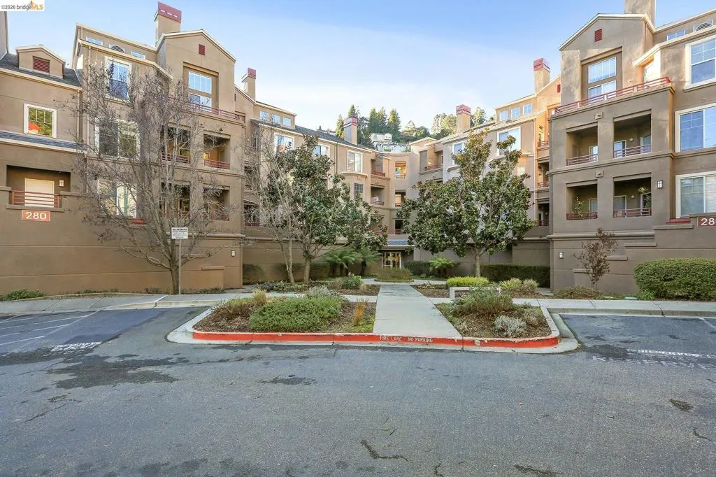 View of apartment building / complex