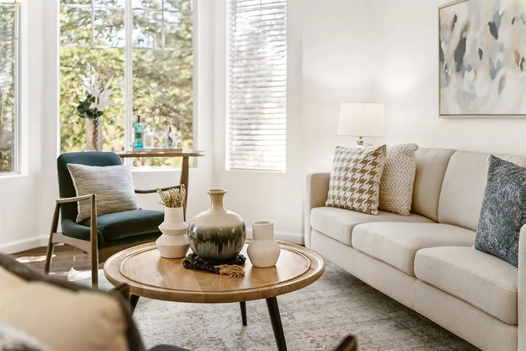 Sitting room featuring baseboards