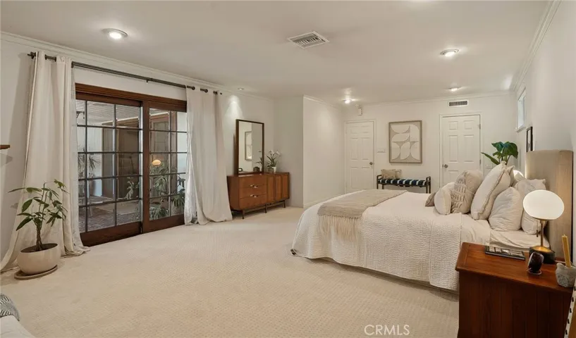 5240 Fulton, Sherman Oaks, California 91401
