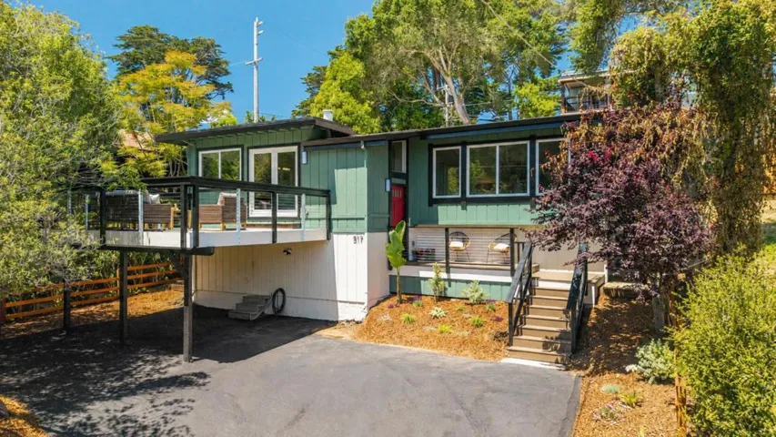 517 Sumner Avenue, Aptos, California 95003