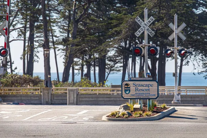 517 Sumner Avenue, Aptos, California 95003