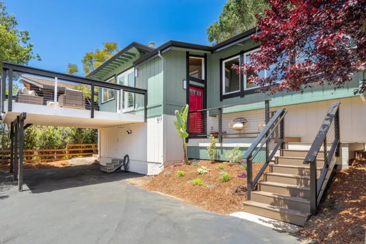 517 Sumner Avenue, Aptos, California 95003