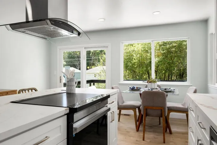 517 Sumner Avenue, Aptos, California 95003